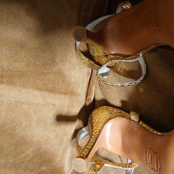 Stuart Weitzman for Russell & Bromley Gold Stilleto Sandals 7.5 - Picture 4 of 13